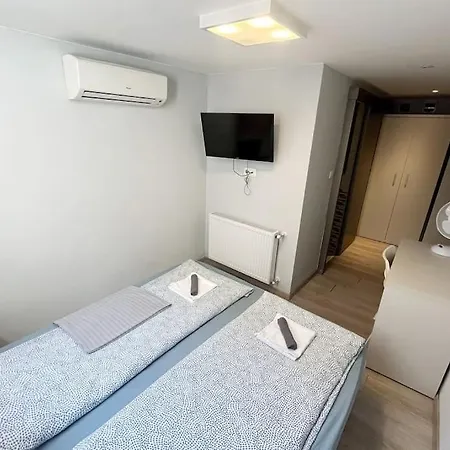 Budapest- Podmaniczky Unit 2 *