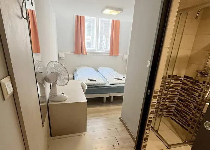 Budapest- Podmaniczky Unit 2 *